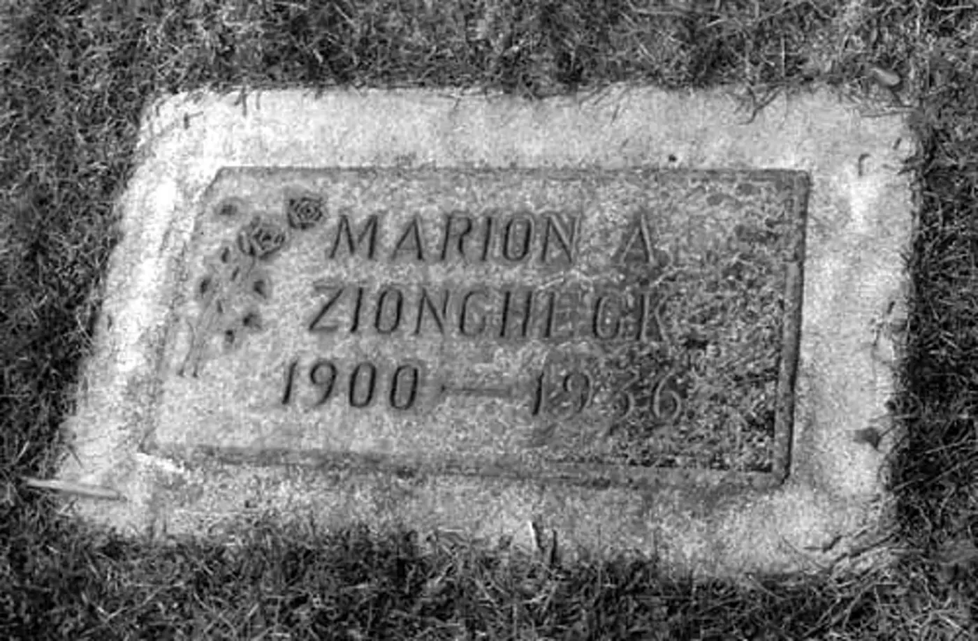 Black-and-white photograph of Marion Zioncheck’s gravestone